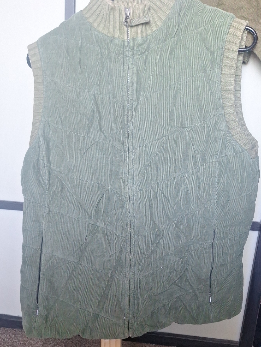 Eddie Bauer Olive Green Quilted Sleeveless Vest